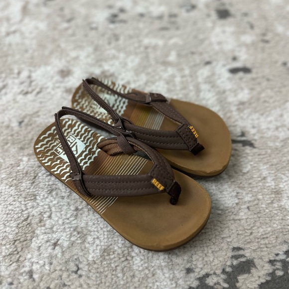 Kids Reef Flip Flops Size 9/10 - Picture 2 of 3